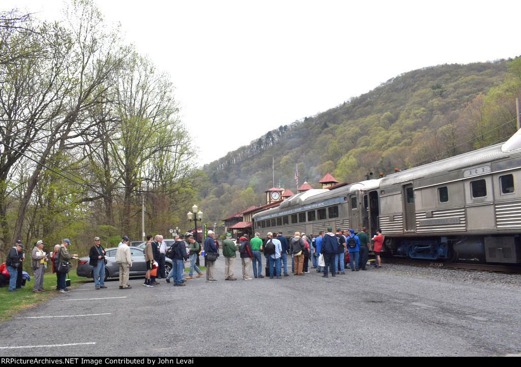 The fans lineup to board the Railroad Explorer II excursion train 